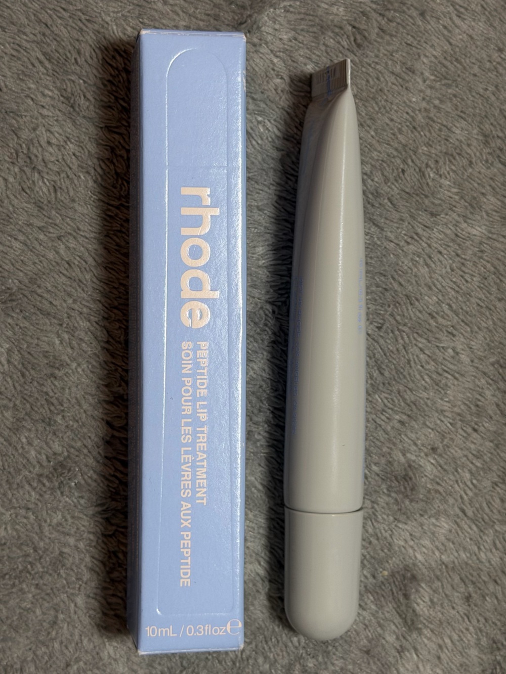 RHODE Mecca Exclusive Peptide Lip Treatment in Sugarberry🫐 - Picture 3 of 5